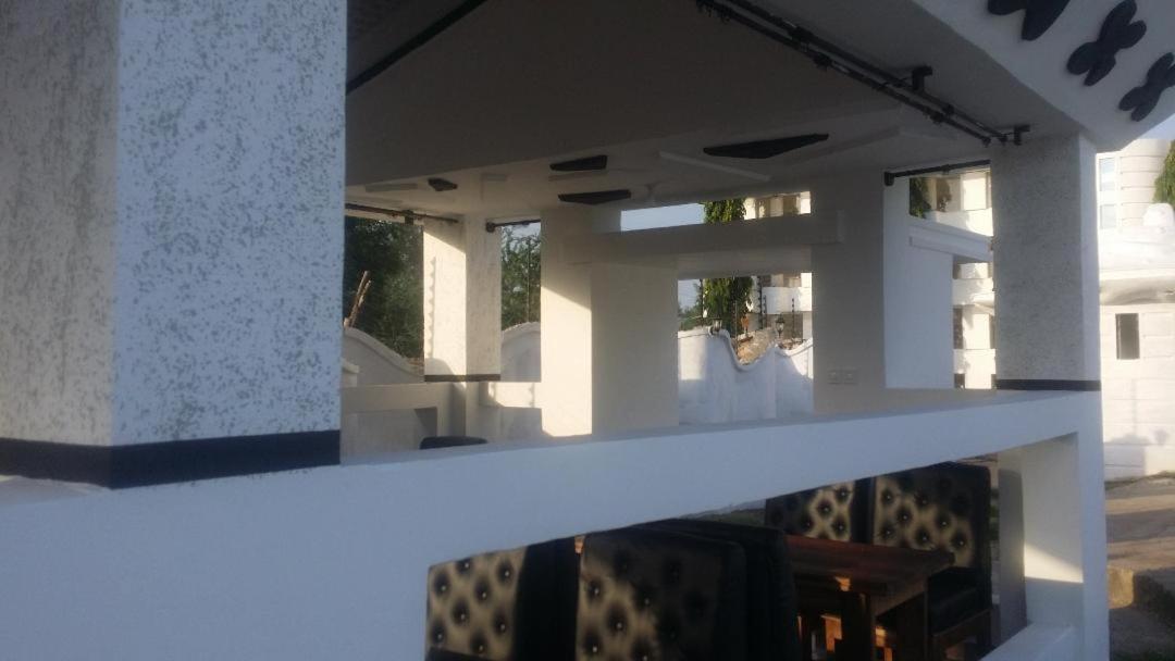 Peacock Park Hotel Ukunda Esterno foto